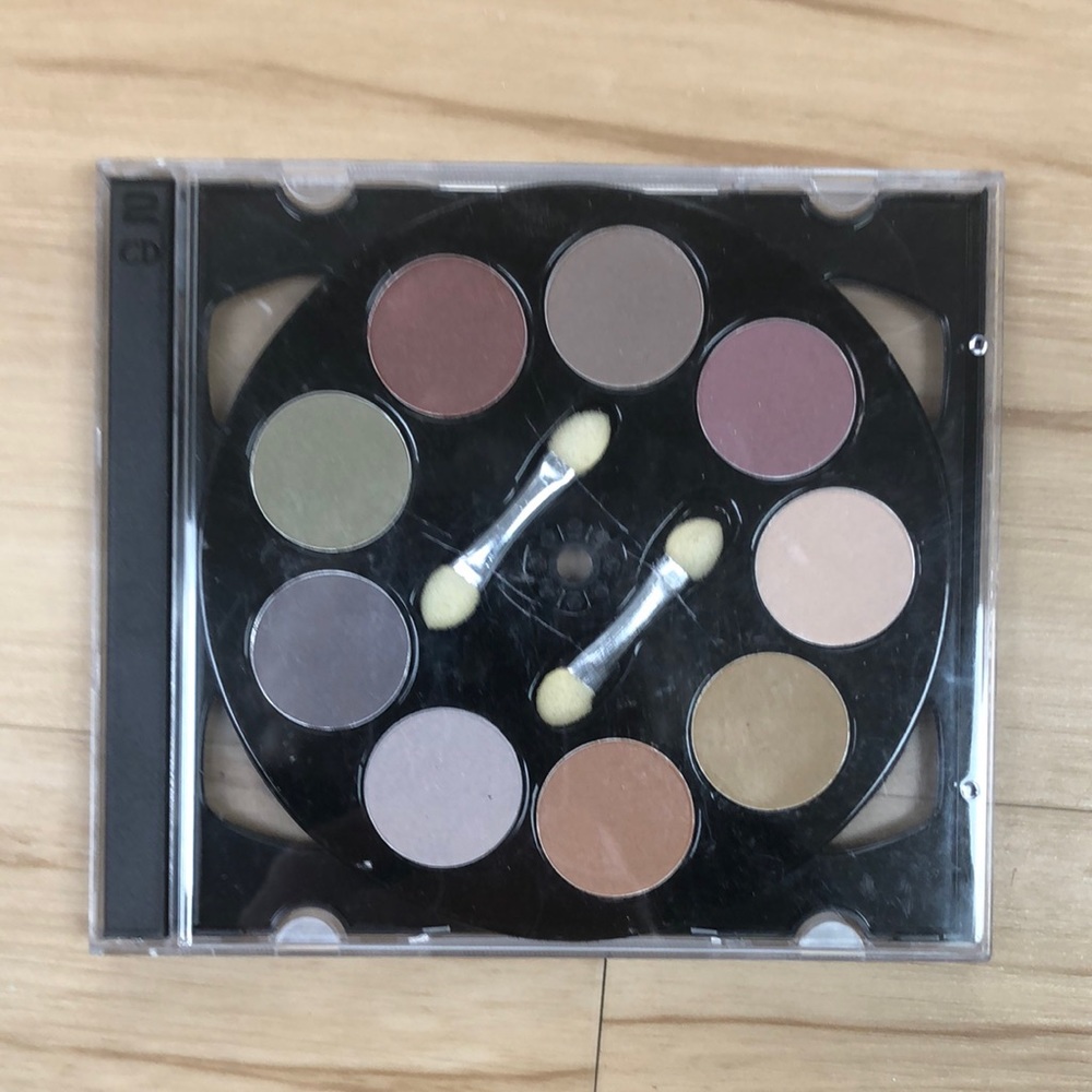 Neutral Eye Shadow Palette In CD Case‎ With Mirror NWT